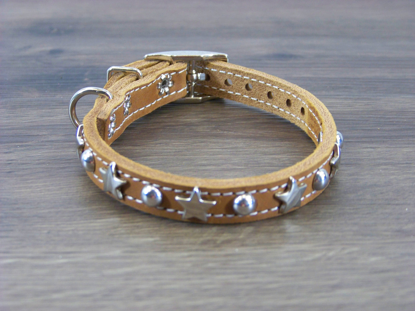 A) 1/2" Wide Miniature Leather Dog Collar - The Hollywood - Featuring Stainless Star Concho W/ Dome Rivet