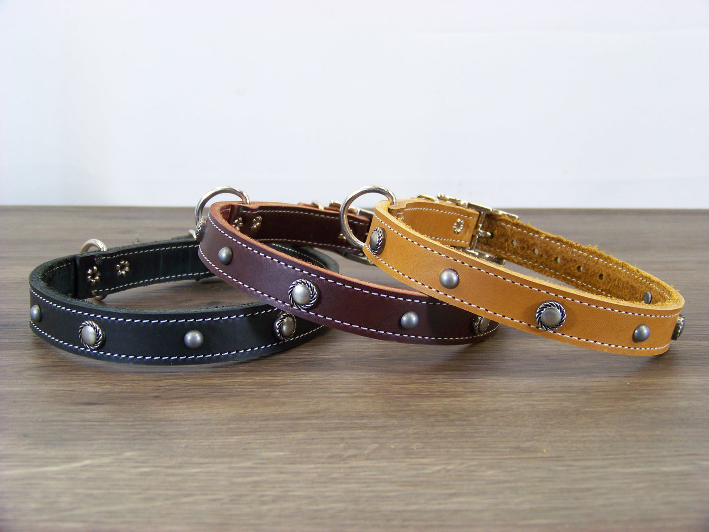 B) Durable Latigo Leather Dog Collar- 3/4" Wide- Rope Conchos and Dome Accents