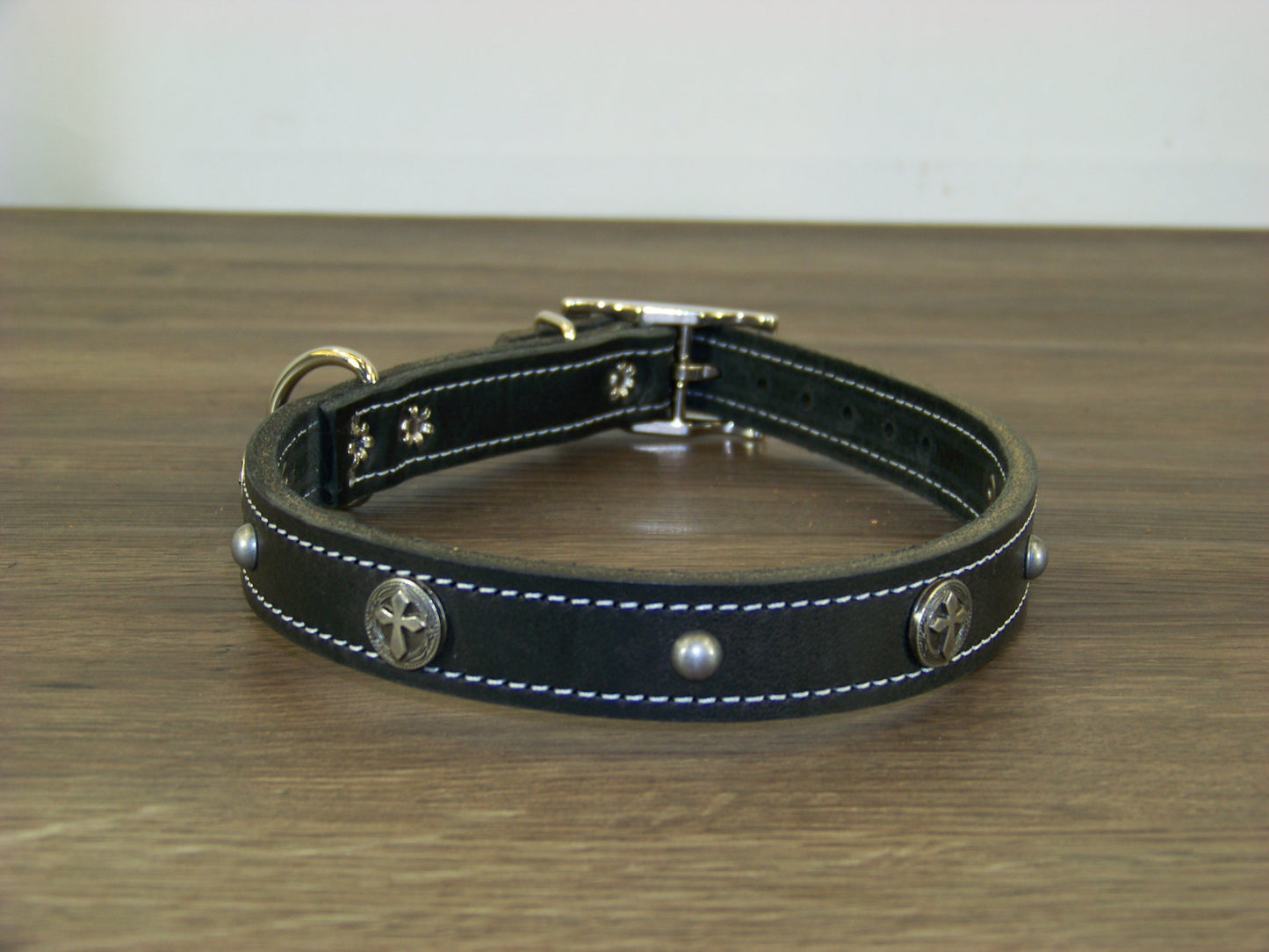 B) Durable Latigo Leather Dog Collar- 3/4" Wide- Celtic Cross Concho Accents