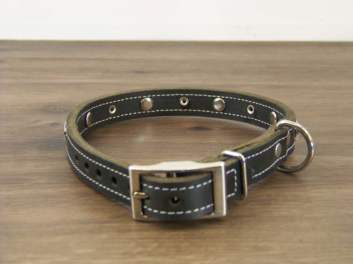 B)   3/4" Wide Leather Dog Collar -The Hollywood II - Featuring Stainless Star Conchos W/ Dome Rivet